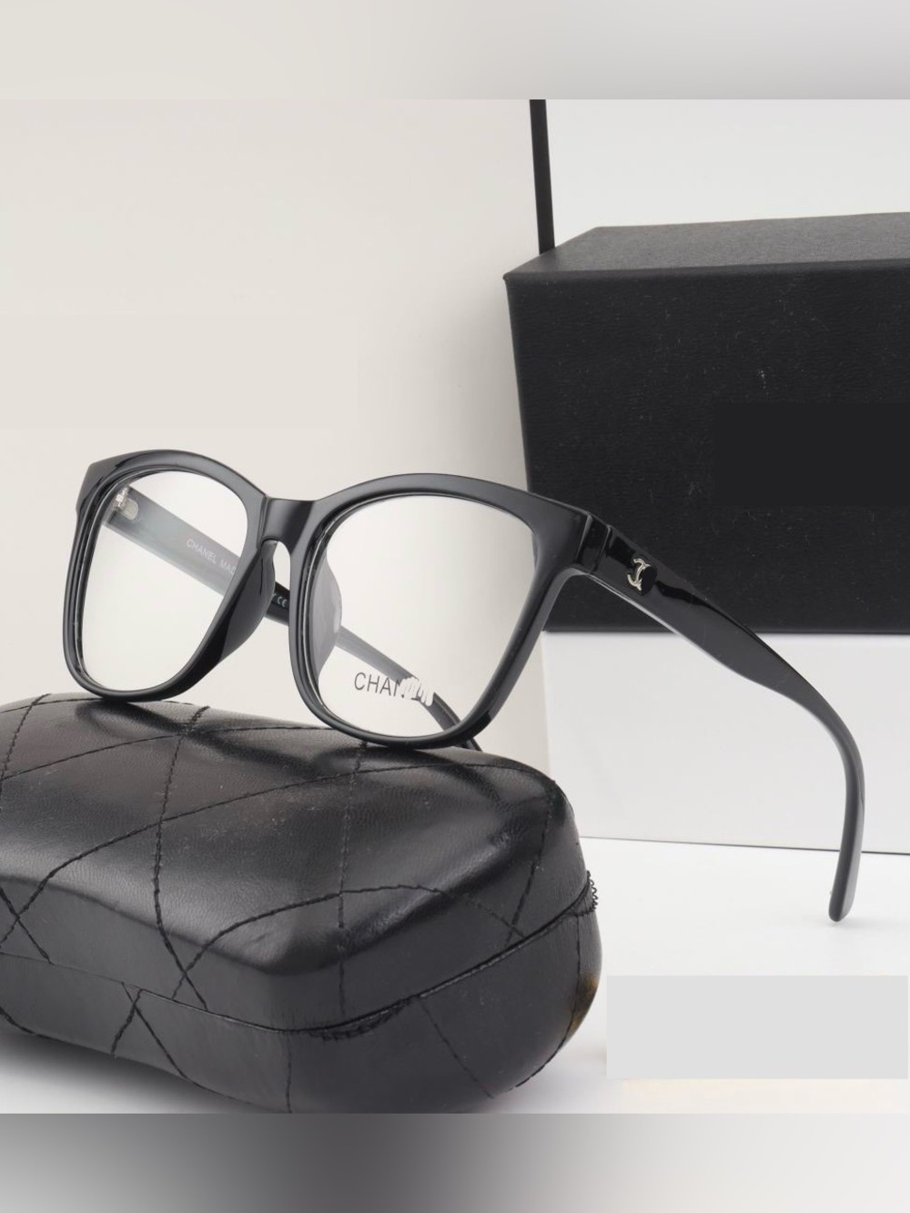 New women’s black fashion glasses